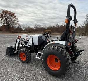 รถแทรกเตอร์ขนาดเล็ก CAT CT2040 4WD 40 แรงม้า ปี 2025 ขายดี พร้อมเครื่องยนต์อัตโนมัติ  ชุดปั๊มเกียร์และลูกปืนสำหรับติดตั้งด้านหน้า - Product Image 2