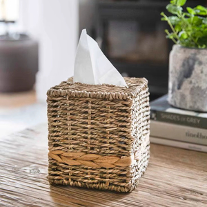 กล่องทิชชูหวายสานทำด้วยมือเหมาะอย่างยิ่งสำหรับการเพิ่มความอบอุ่นตามธรรมชาติและพื้นผิวให้กับการตกแต่งภายในแบบมินิมอลหรือวินเทจที่ทันสมัย - Product Image 1