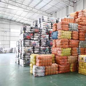 Fardos de Ropa Usada al por Mayor, Estilos Variados para Reventa en Tiendas de Segunda Mano y Distribuidores de Ropa Usada - Product Image 3