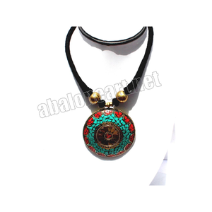 Symboles Sacrés Pendentif Dorje Tibétain Révérence Radiante Collier Turquoise et Corail Tibétain - Product Image 4