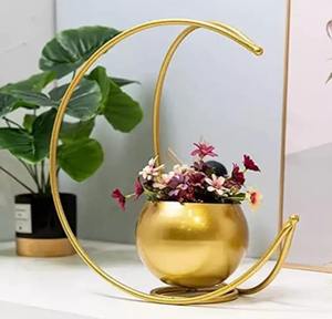 Vase à fleurs en métal avec design gaufré à la main et surface finie en cuivre brillant adaptée à la décoration intérieure d'un hôtel de luxe - Product Image 3