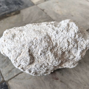 Pirofilita para Compuestos de Cables mejora la resistencia al fuego y minimiza la densidad de humo, cumpliendo con estrictos estándares de seguridad en interiores. - Product Image 1