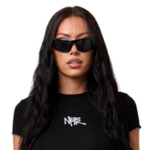 T-shirt court pour femme en coton stretch noir, léger, style streetwear, coupe ajustée, manches courtes, logo minimaliste - Product Image 6