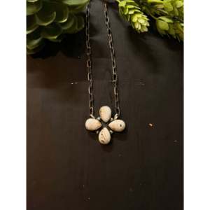 Collier Myra Bennaly en argent sterling avec motif floral, maillons classiques ethniques, orné de buffles blancs et de diamants, idéal pour un cadeau - Product Image 1