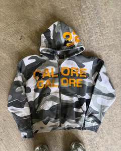 Fabricante de Ropa Urbana Personalizada, Sudadera Corta Vintage Desgastada con Estampado Gráfico DTG, Lavada al Ácido, con Hombros Caídos - Product Image 4