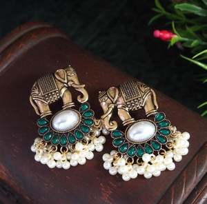 Pendientes colgantes de moda elegantes étnicos clásicos tradicionales con estilo de moda perla envejecida y Arte de diseño de elefante chapado en oro - Product Image 2