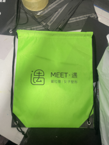 Quà tặng khuyến mãi mềm vải polyester 210D phòng tập thể dục thể thao vẽ chuỗi Túi ba lô tùy chỉnh dây kéo túi với logo - Product Image 4