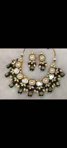 Vente en gros de bijoux de mariée indiens de luxe Ensemble de Kundan Collier de boucles d'oreilles Zircon Perle Dîner de mariage Occasions festives Mariage de femmes - Product Image 2