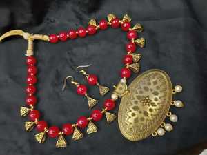 Collares hechos a medida con colgantes de latón hechos con cuentas de vidrio ideales para tiendas de accesorios de moda y diseñador de joyas - Product Image 6