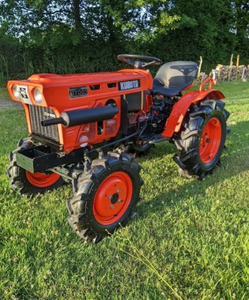 Maquinaria Agrícola Usada de Primera Calidad, Mini Kubota 4WD, Eficiente - Product Image 2