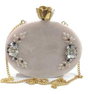 Bolso de mano de resina hecho a mano para fiesta y boda Bolso de mano de resina de diseñador con acabado brillante Bolso de mano de resina de lujo - Product Image 1