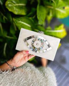 Sac à main de luxe pour femme en résine époxy, design personnalisé, fermeture magnétique ouverte, décoration en perles et strass, élégant et tendance - Product Image 3