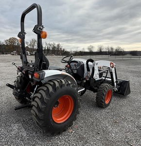 รถแทรกเตอร์ขนาดเล็ก CAT CT2040 4WD 40 แรงม้า ปี 2025 ขายดี พร้อมเครื่องยนต์อัตโนมัติ  ชุดปั๊มเกียร์และลูกปืนสำหรับติดตั้งด้านหน้า - Product Image 3