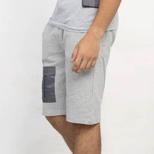 กางเกงขาสั้นเบอร์มิวดาสำหรับผู้ชายกางเกงขาสั้นเบอร์มิวดาขนาดผู้ใหญ่สวมใส่สบายและระบายอากาศได้ดีมีรูปแบบสีทึบทันสมัยใหม่ - Product Image 2