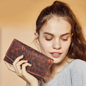 Mini portefeuille pour femmes avec longue fermeture éclair Logo personnalisé en cuir PU et doublure RFID Porte-monnaie à la mode - Product Image 6