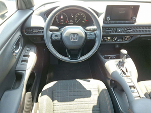 Honda HR-V Sport-B AWD 2024 d'occasion, conduite à gauche, couleur foncée, sièges en tissu, démarrage à distance, Bluetooth, Android Auto, toit ouvrant, automatique - Product Image 4