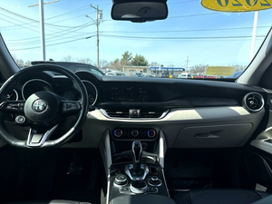 Alfa Romeo Stelvio Ti Q4 2020, véhicule électrique avec une autonomie de 601 à 700 km, moteur de 200 à 250 kW, batterie de 90 à 110 kWh, origine américaine - Product Image 2