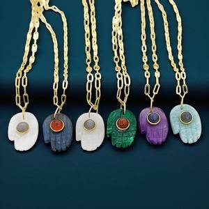 Collier pendentif en pierre précieuse Hamsa plaqué or colliers de guérison indien bijoux en gros fournisseur en vrac colliers en forme de main - Product Image 1
