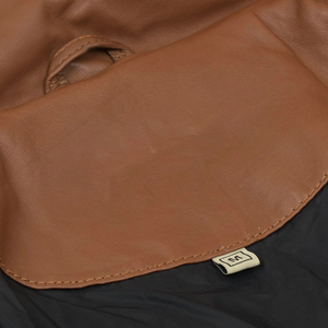 Chaqueta de piel de oveja elegante OEM para mujer acolchada con capucha desmontable abrigo de lona a prueba de viento con diseño con capucha de moda - Product Image 5