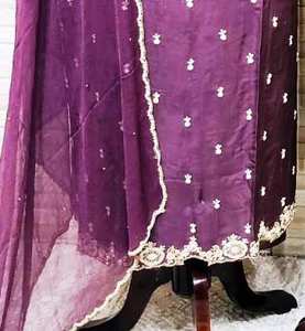 Designer moderne non cousu brodé à la main de beaux costumes en soie de qualité supérieure style traditionnel indien pour les fêtes - Product Image 4