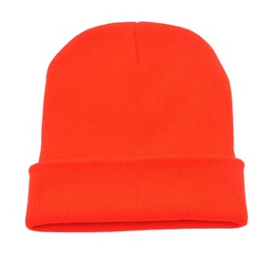 หมวกบีนนี่ถักอบอุ่นของผู้ชายพร้อมแผ่นหนังเทียมเลเซอร์แบบกำหนดเองหมวกสำหรับเดินทางมีสไตล์พร้อมคุณสมบัติเนื้อผ้าทั่วไป - Product Image 5