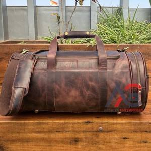 Sac de voyage en cuir pleine fleur avec sangle réglable, grand compartiment et poche latérale zippée, sac de nuit pour week-end - Product Image 1