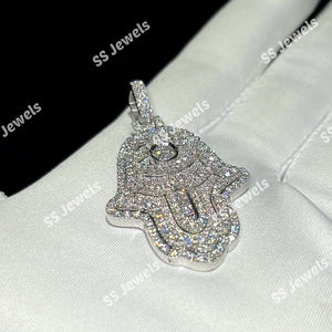 Colgante de Mano de Fátima con Diamante Cultivado en Laboratorio VVS1 de Corte Brillante, Hecho a Medida, en Plata de Ley 925 con Baño de Rodio y Diseño Iced - Product Image 2