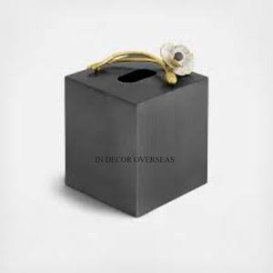 Servilletero de metal de la mejor calidad con recubrimiento en polvo de color negro de venta mundial con diseñador de flores doradas y blancas de la India - Product Image 1