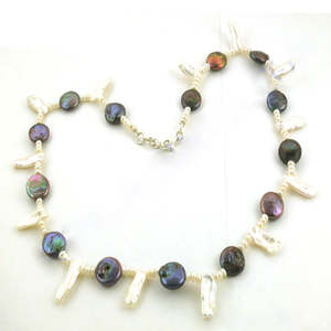 Hermoso Collar de Perlas Blancas Redondas con Cierre de Plata para Mujer y Regalos de Joyería - Product Image 1