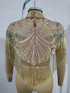 Robe de soirée élégante Cape perlée Luxueuse mousseline de soie et tissu tricoté avec logo élégant sur le dos pour les tenues formelles de club - Product Image 6