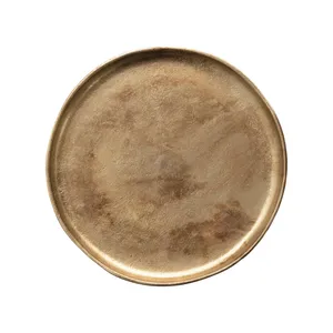 Bandeja de pedestal de soporte de pastel de metal dorado rústico Acabado antiguo Bandeja de metal en tonos dorados bellamente envejecida con una amplia superficie redonda - Product Image 6