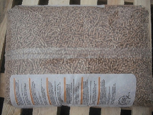 Granulés de bois de pin de qualité supérieure EN Plus A1 Granulés de bois Sacs de 15kg 4900 Kcal/kg Meilleurs granulés de bois de hêtre pour poêle solo - Product Image 4