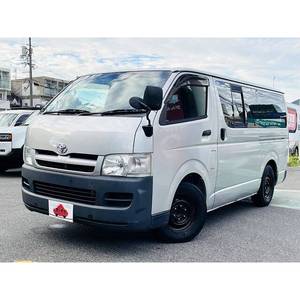 Toyota Hiace Van 2004 - Volante a la Derecha, Manual o Automático, Motor Diésel Turbo de 8L, Cámara Trasera - Product Image 1