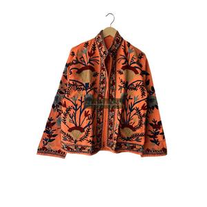 Veste en tissu Suzani en coton unisexe d'automne, broderie ouzbek, manteau d'hiver et de printemps sans fermeture, style hippie - Product Image 1