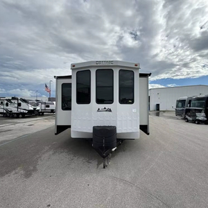 Casa de Campo Usada F-o-r-e-s-t Riv-er Cedar Creek Cottage 40CFK2 de 2022 con Alto Rendimiento y Comodidades Disponible para la Venta - Product Image 1