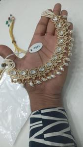 Elégant collier Kundan en laiton doré avec pierres en forme de poire et gouttes de perles Bijoux de mariée pour le glamour festif - Product Image 4