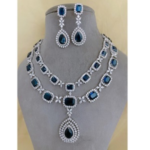 Ensemble de collier en zircon étincelant de luxe de superbe qualité avec boucles d'oreilles pour mariage, fiançailles et fête pour femmes et filles - Product Image 1