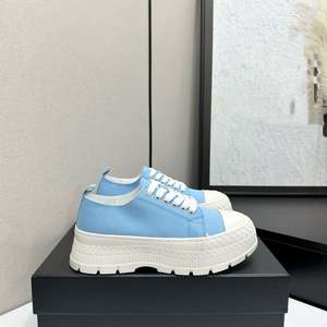 Zapatos de Diseñador, Estilos Europeos de Alta Calidad, Inspirados en la Primavera, con Suela Gruesa de Lona, Forro de Piel de Oveja y Suela de Goma - Product Image 1