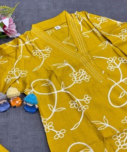 ชุดเสื้อผ้าแนวพื้นเมืองของ Vatican Ari ชุดใส่ทำงานสีเหลืองลำลอง - Product Image 4