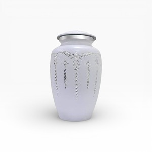 Urna Funeraria Blanca Lavanda Suave con Delicado Grabado de Palma Plateada y Acabado Satinado Liso - Product Image 1