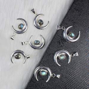 Élégant collier pendentif en argent Labradorite croissant de lune de créateur bijoux à breloques de mode avec technologie d'incrustation de réglage de lunette - Product Image 6