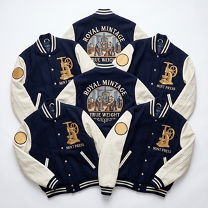 Chaqueta universitaria de lana azul marino al por mayor con bordado de monedas y mangas de cuero crema, abrigo cálido. - Product Image 1