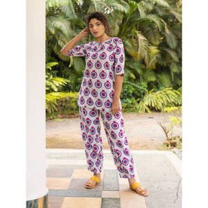 Top bohème chic en lin brodé pour femmes - Coupe ample, col asymétrique à volants longs - Product Image 4