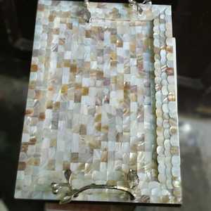 Plateau de service en résine polie fait à la main avec incrustation de nacre en résine, une addition élégante à la décoration de la table de cuisine - Product Image 1