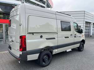 Fourgonnette 2024-2025, moteur atmosphérique 4.5L, boîte automatique, transmission intégrale, conduite à gauche, sièges en cuir, pneus R17 - Product Image 3