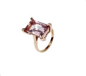 Proveedor de Joyería al por Mayor para Uso Diario, Anillo de Boda con Piedra Grande Personalizada de Morganita con Corte Princesa en Oro de 18K - Product Image 1