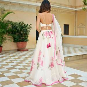 Estilo étnico indio pesado Crape seda diseñador Lehenga Choli para mujeres estilo Bollywood Crop Top para ropa de fiesta y desgaste del festival - Product Image 3