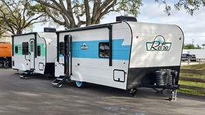 Precio de Descuento 2025 2026 SUN SET PARK RETRO 136 Remolques de Viaje Ligeros, Impermeables y Modernos para 3 Personas Disponibles - Product Image 2