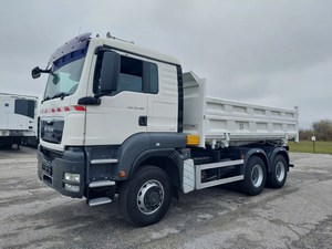 Camion benne d'occasion MAN TGS 33.480 6x4 Diesel à transmission manuelle, modèle 2008, pour le transport minier et de chantier - Product Image 1