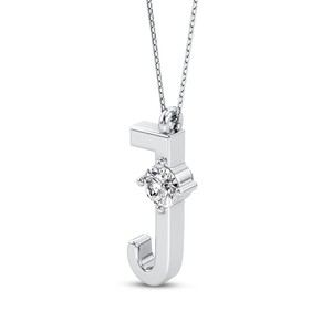 Elegante Colgante Personalizado con Inicial Solitaria, Diamante Cultivado en Laboratorio VVS VS EF, Plata de Ley 925 con Acabado en Oro, Letra Mayúscula Fina - Product Image 3